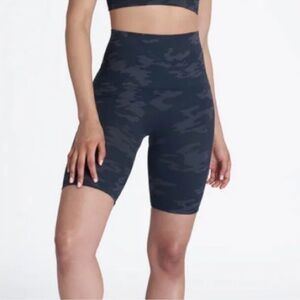 •nwt Spanx Camo Seamless Shorts Women Medium Gray Black